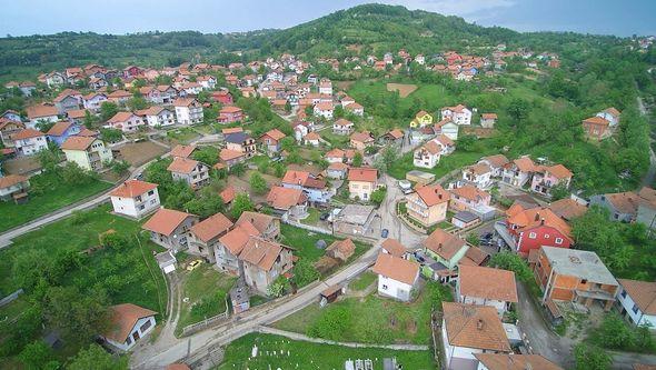 Gospođa je zajedno sa porodicom izmirila dug - Avaz