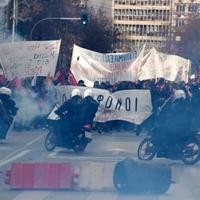 Krvavi sukobi u Atini: Protestanti palili kante i bacali molotovljeve koktele