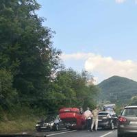 Video / Udes na Bradini, automobil završio na krovu!