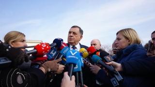 Dodik tražio da se obrati, sudija Strika mu rekao da može ukoliko ustane, što je ovaj odbio