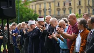 Klanjana dženaza književniku i akademiku Dževadu Karahasanu