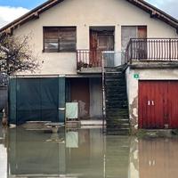 "Avaz" u Doglodima kod Sarajeva: Jedna kuća pod vodom, stanari ne mogu da izađu