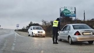 Drama u BiH: Vozač (22) Golfom probio rampu na ulazu u državu, pa se zabio u policijsku blokadu i poginuo