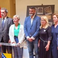 Veliki broj zvaničnika na otvaranju izložbe "Priče iz Srebrenice": Nema zaborava, niti negiranja genocida