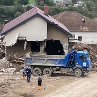 Nastavljeni su radovi na raščišćavanju cesta te se vrši dostava hrane i lijekova u Donjoj Jablanici