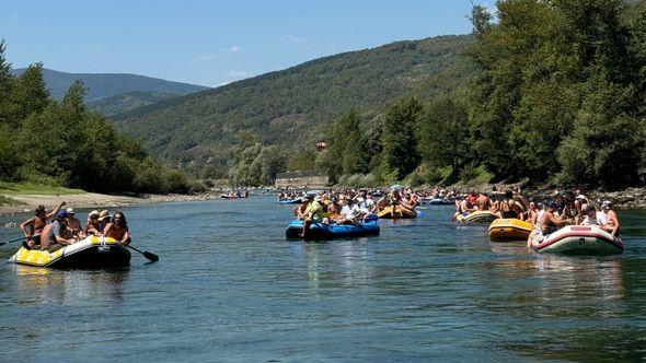 Počela regata - Avaz