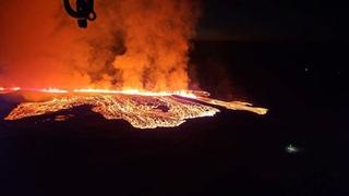 Eruptirao vulkan na Islandu: Lava se izlila na grad i guta kuće