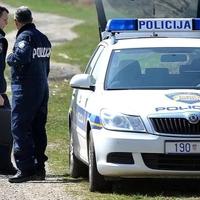 Užas u Zagrebu: Muškarac hodao go po ulici i sjekirom razbijao auta, u kući mu pronašli tijelo žene