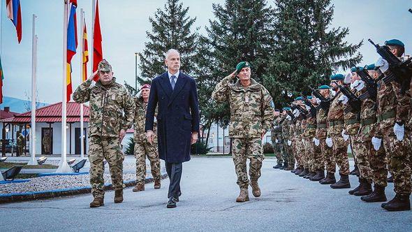 Posjeta trupama mađarskom kontigentu trupa EUFOR-a u bazi Butmir - Avaz