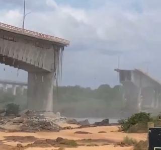 U Brazilu se urušio most, sumporna kiselina završila u rijeci: Jedna osoba poginula 