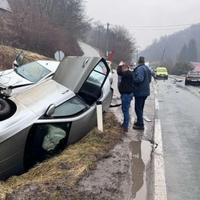 Teška nesreća kod Semizovca: Povrijeđene tri osobe, saobraćaj obustavljen