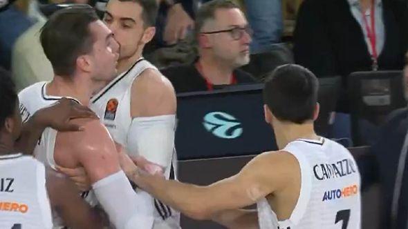 Hezonja: Saigrači ga smirivali - Avaz