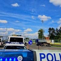 Traga se za krijumčarom koji je prešao policajcu preko noge
