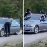 Video / Prepriječili put mladićima noseći fantomke na glavama te ih tukli palicama, nogama i šakama