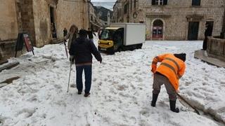 Nevjerovatni prizori iz Dubrovnika: Stradun prekriven ledom