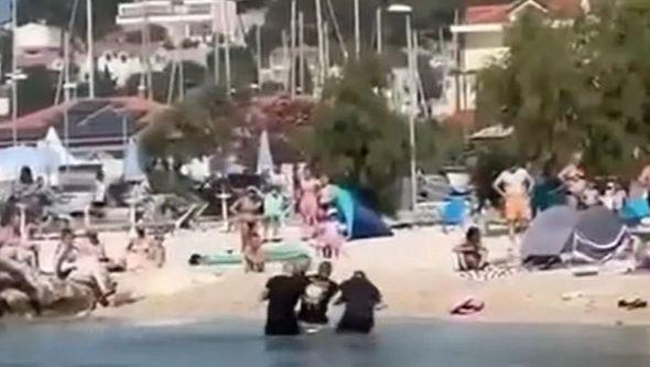 Incident na plaži u Tribunju - Avaz