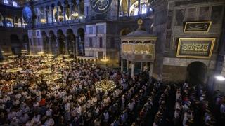 Hiljade vjernika na bajram namazu u istanbulskoj džamiji Aja Sofija