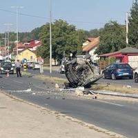 Haos u Tuzli: Automobil se prevrnuo, ima povrijeđenih