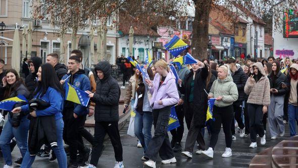 Učenici ne mare za loše vrijeme - Avaz