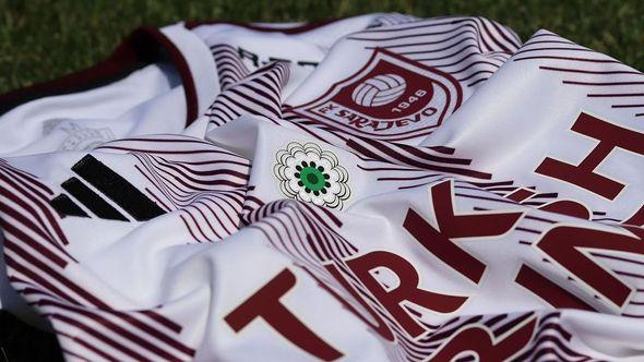 Dres FK Sarajevo ne smije imati "Cvijet Srebrenice" - Avaz