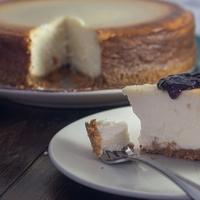 Ukoliko volite zasladiti sa  cheesecakeom, koristit će vam ovaj recept za domaći mascarpone