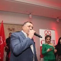 Dodik opet zapjevao: Na repertoaru "Romanija" od Halida Bešlića