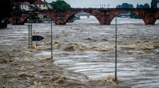 Poplave u Francuskoj: Voda odnijela most, evakuisano stanovništvo