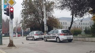 Ponovo dojavljene bombe u Sarajevu: Policija ispred Srednje mašinske škole