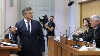 Haos u Hrvatskom saboru: Plenković podnosio izvještaj, opozicija ga ometala lupanjem