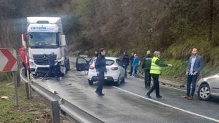 Jeziva nesreća u Jablanici: Poginula jedna osoba, saobraćaj obustavljen