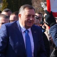 Video / Milorad Dodik u društvu kćerke Gorice stigao u Sud BiH: Dočekan aplauzima i uzvicima "Mile, Mile"