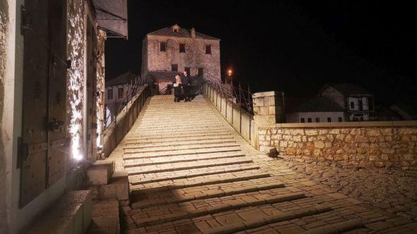 Mostar, Stari most - Avaz