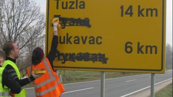 Čišćenje prekriženih natpisa - Avaz