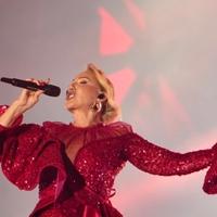 Lepa Brena s pjesmom "Uđi slobodno" otvorila drugi koncert u Sarajevu