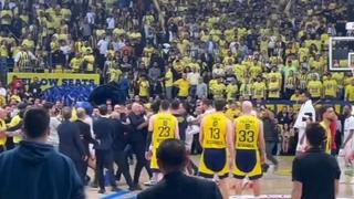 Video / Haos nakon meča: Pogledajte kako su navijači Fenerbahčea napali košarkaše Monaka