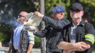 Policija u Švedskoj dozvolila spaljivanje Biblije ispred Ambasade Izraela