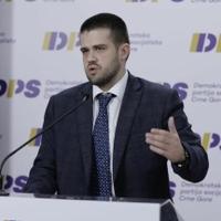 Nikolić: Policija upadala u kuće aktivista DPS-a