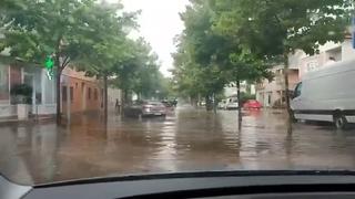 Video / Hladnija fronta sa kišom i grmljavinom stigla u BiH: Ulice bh. grada pod vodom