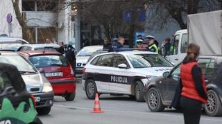 Šta se dešava u Tuzli: Udareno policijsko vozilo