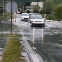 Poplave ugrozile domaćinstva u Brčko distriktu, putne komunikacije prohodne