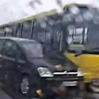 Sudar autobusa i automobila u Sarajevu, policija na terenu