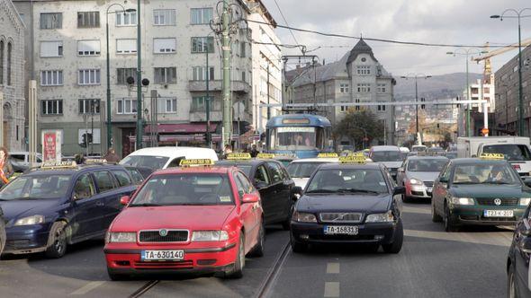 Pojačana potražnja za taksi prijevozom - Avaz