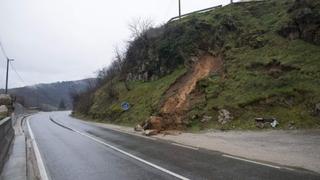 Kolovoz je suh i mjestimično vlažan, učestali odroni 