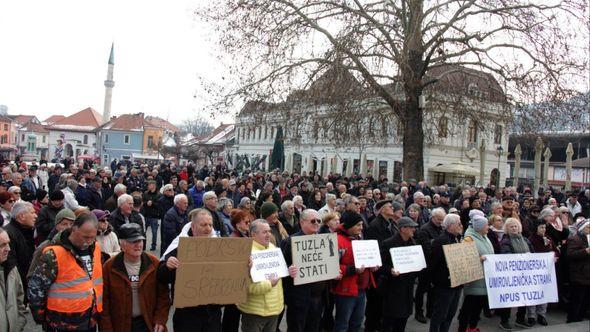 Protesti u Tuzli - Avaz