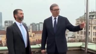 Vučić pokazivao Trampovom sinu demonstrante: Oni žele zaustaviti napredak