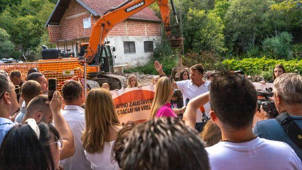 Protest građana "Ne damo Unu“ - Avaz