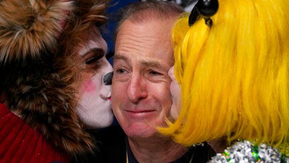 Actor Bob Odenkirk is kissed during a a news conference after being honored as Man of the Year by Harvard University's Hasty - Avaz