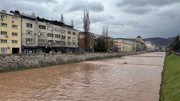 Povišen vodostaj Miljacke - Avaz