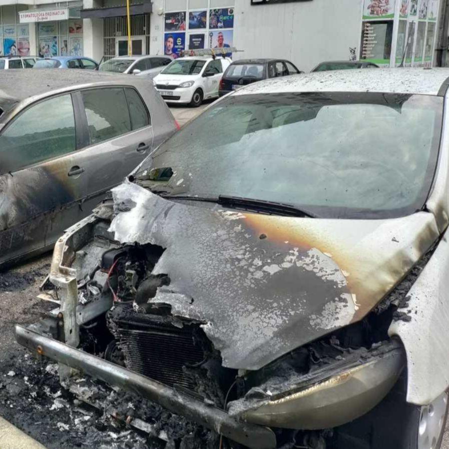 Ko pali automobile po Tuzli: Sinoć dva izgorjela, evo šta kaže policija