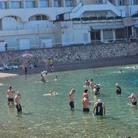 Brojni turisti za vikend stigli u Neum: Evo kakve su cijene hrane i pića, jedini bh. grad na Jadranu dobija prvi nargila bar